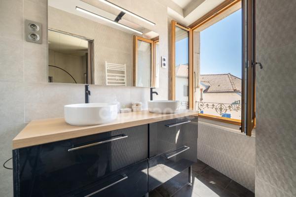 Maison à vendre 4 pièces GEX (01) - 97m2 (au sol) avec balconnet et cave (14m2)