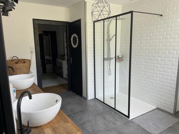 Aveyron, maison de deux appartements