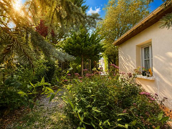 Maison
         5 pièces
        - 100 m² Exclusivité 500 000 € *