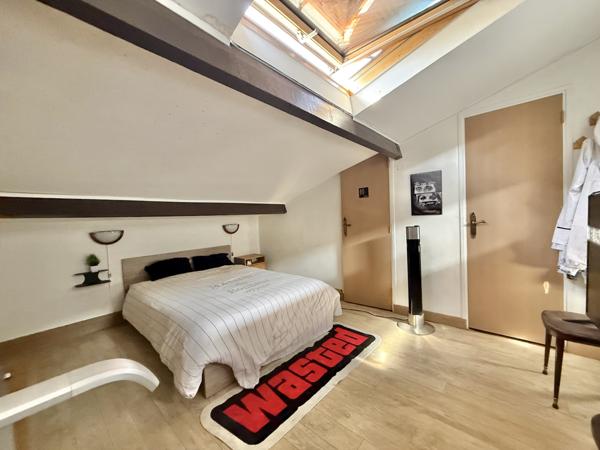 Maison
         5 pièces
        - 100 m² Exclusivité 500 000 € *