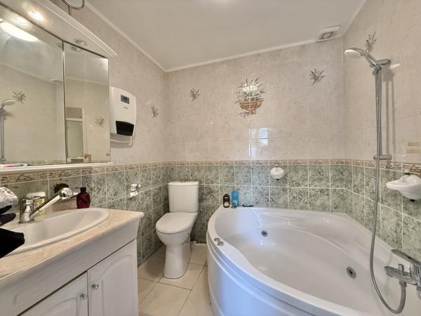 Maison
         5 pièces
        - 100 m² Exclusivité 500 000 € *