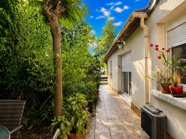 Maison
         5 pièces
        - 100 m² Exclusivité 500 000 € *