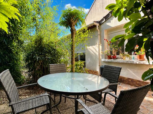 Maison
         5 pièces
        - 100 m² Exclusivité 500 000 € *