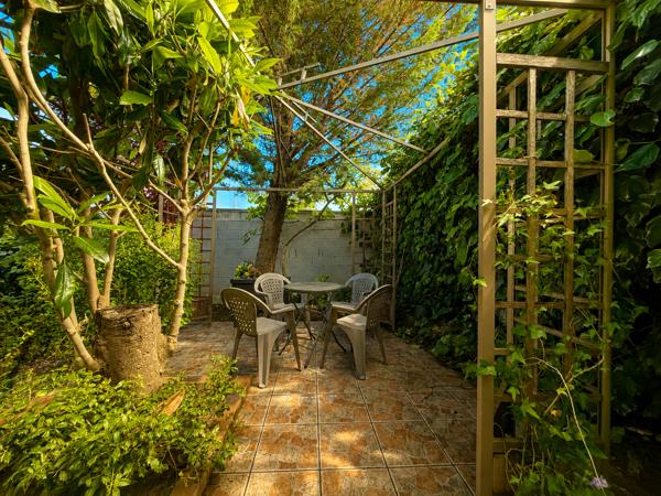 Maison
         5 pièces
        - 100 m² Exclusivité 500 000 € *