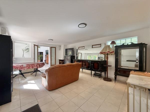 Maison
         5 pièces
        - 100 m² Exclusivité 500 000 € *