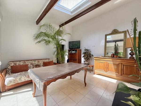 Maison
         5 pièces
        - 100 m² Exclusivité 500 000 € *
