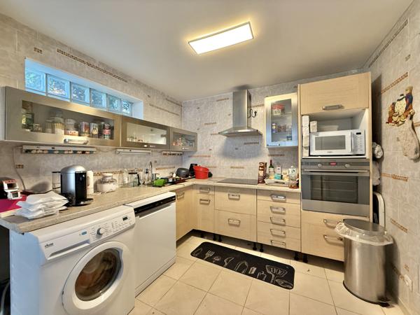 Maison
         5 pièces
        - 100 m² Exclusivité 500 000 € *