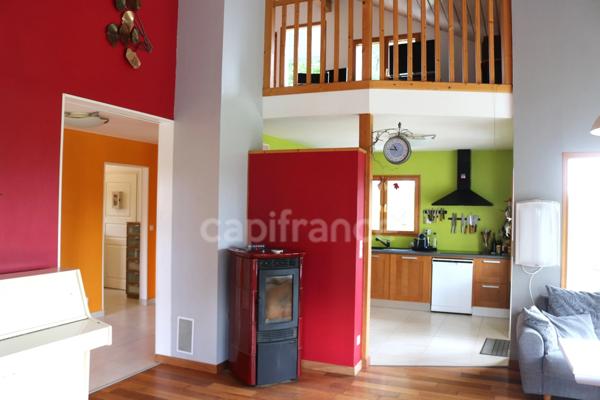 Maison à vendre 7 pièces QUIMPER (29) Ossature bois, panneaux solaires sur 12530 m2 de terrain