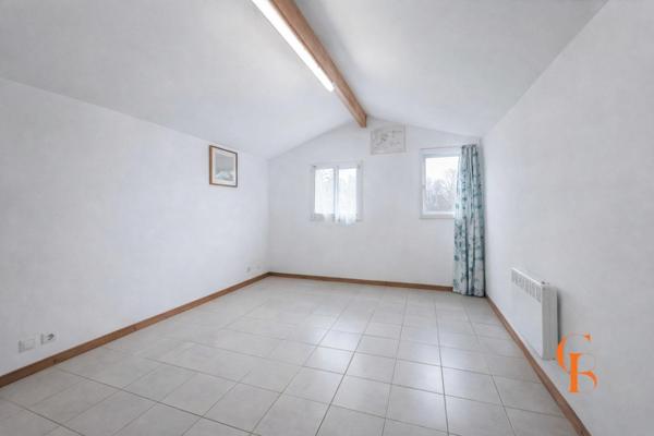 Chalet + 2 bâtisses à rénover + hangar