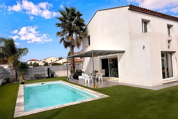 Maison La Crau 5 pièce(s) 119 m2 4 chambres Piscine