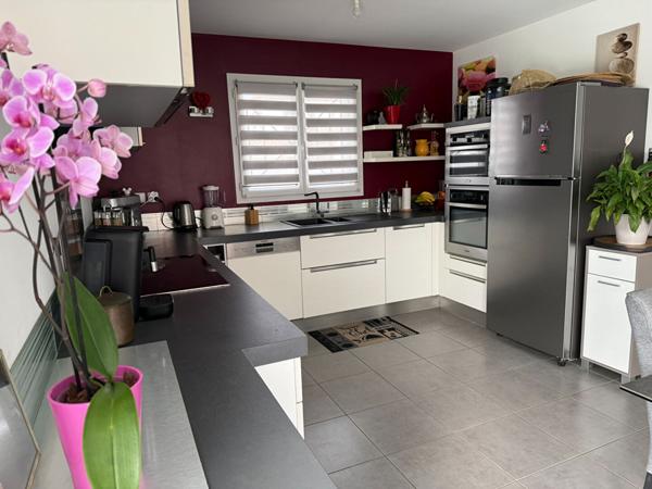 Maison La Crau 5 pièce(s) 119 m2 4 chambres Piscine