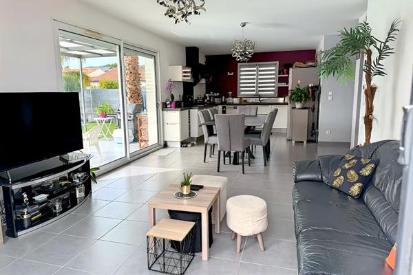 Maison La Crau 5 pièce(s) 119 m2 4 chambres Piscine