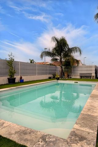 Maison La Crau 5 pièce(s) 119 m2 4 chambres Piscine