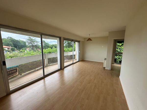 Immeuble à vendre Saint Pierre du Mont investissement locatif investisseurs 8 appartements T1 loués