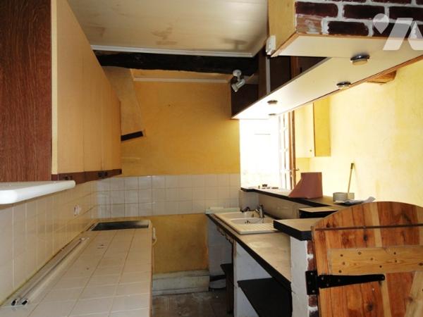 CHEZY SUR MARNE - Maison à rénover d'environ 78 m² avec 4 pièces : séjour, 2 chambres, pièce.