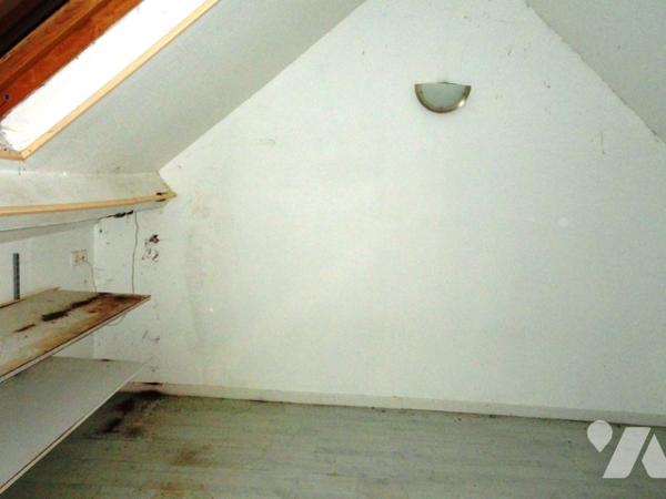 CHEZY SUR MARNE - Maison à rénover d'environ 78 m² avec 4 pièces : séjour, 2 chambres, pièce.