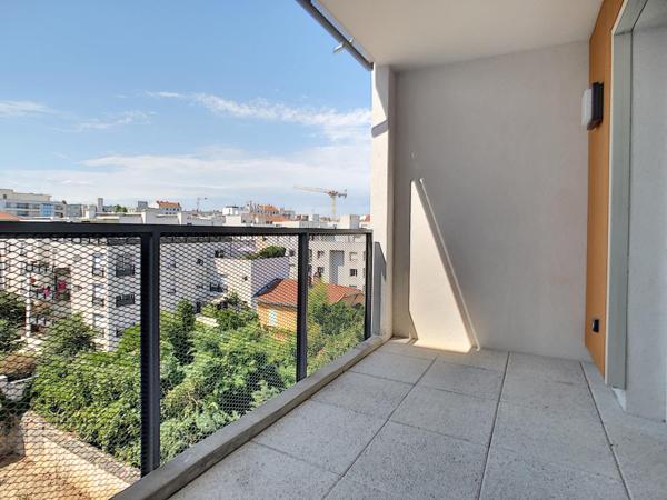 T2 NON MEUBLE – 38m2 – BALCON – PARKING – 69008 LYON