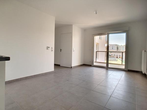 T2 NON MEUBLE – 38m2 – BALCON – PARKING – 69008 LYON