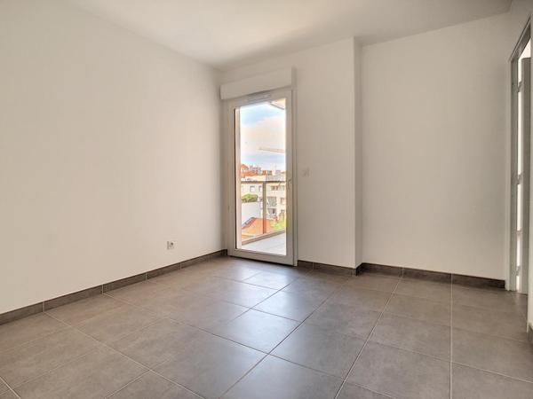 T2 NON MEUBLE – 38m2 – BALCON – PARKING – 69008 LYON