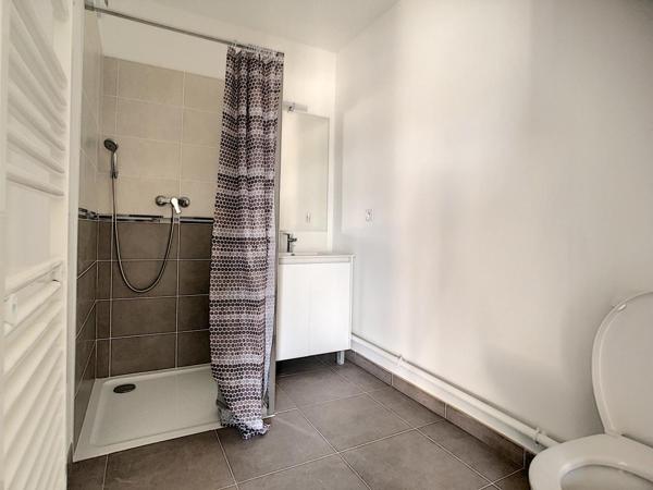 T2 NON MEUBLE – 38m2 – BALCON – PARKING – 69008 LYON