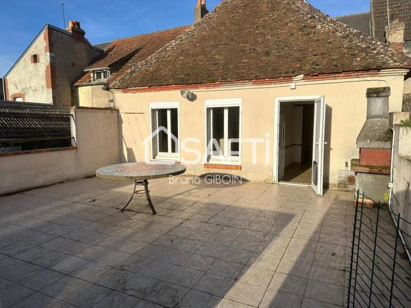 Immeuble centre ville Gien, Appartement + local commercial