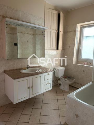 Immeuble centre ville Gien, Appartement + local commercial