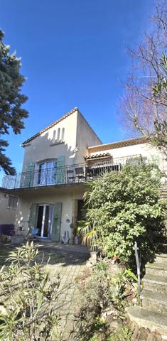 Orange (84100) Orange: Duplex T5 de 159m² vendu loué avec parking et espace jardin