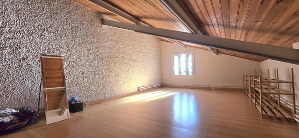 Orange (84100) Orange: Duplex T5 de 159m² vendu loué avec parking et espace jardin