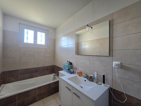 Orange (84100) Orange: Duplex T5 de 159m² vendu loué avec parking et espace jardin