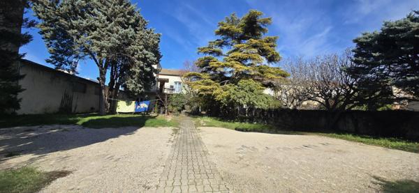 Orange (84100) Orange: Duplex T5 de 159m² vendu loué avec parking et espace jardin