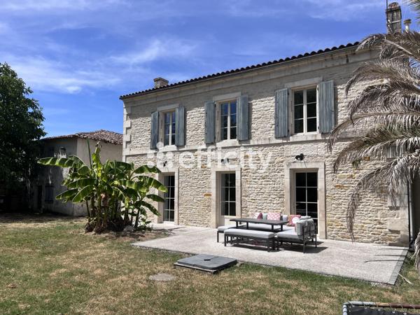 Maison
         6 pièces
        - 180 m² 337 800 € *
