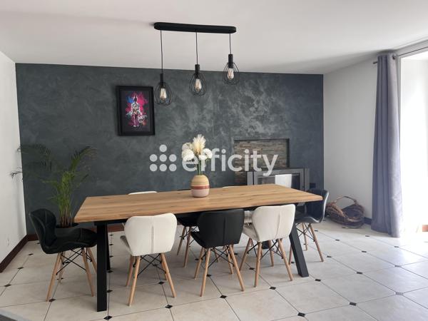 Maison
         6 pièces
        - 180 m² 337 800 € *