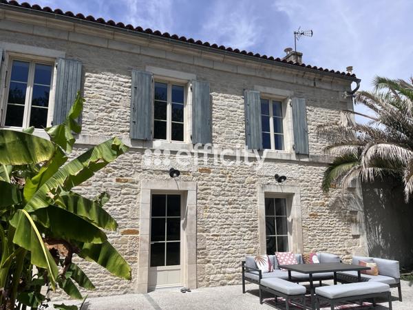 Maison
         6 pièces
        - 180 m² 337 800 € *