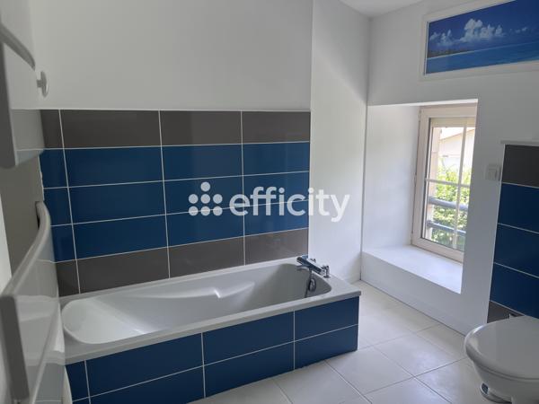 Maison
         6 pièces
        - 180 m² 337 800 € *