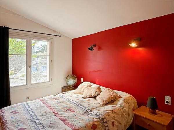 Mas avec appartement et grand hangar