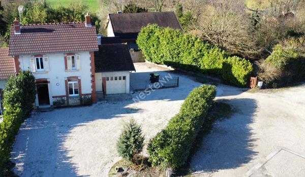 Maison situé au sud de louhans et ses 157 arcades proche de L'autoroute A6 et A39