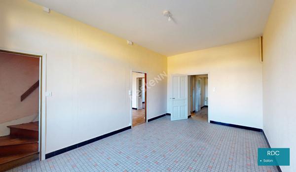 Maison situé au sud de louhans et ses 157 arcades proche de L'autoroute A6 et A39