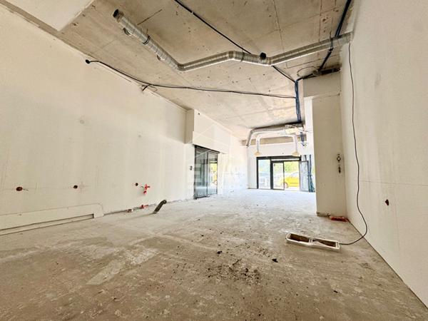 Local commercial Mougins 70.11 m2