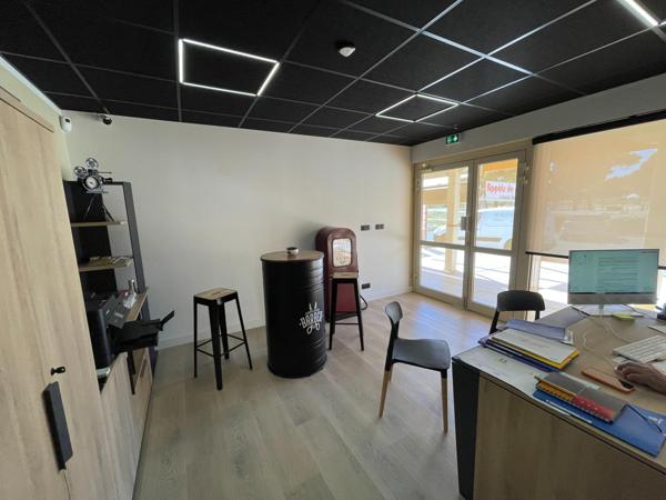 GRUISSAN 11430 LOCAL COMMERCIAL NEUF 2 PIECES CLIMATISATION PARKINGS