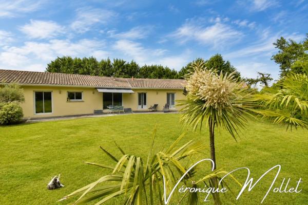 ELEGANTE CONTEMPORAINE DE PLAIN-PIED BAIGNÉE DE LUMIERE