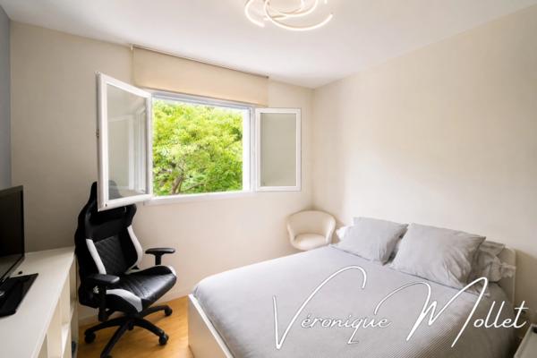ELEGANTE CONTEMPORAINE DE PLAIN-PIED BAIGNÉE DE LUMIERE