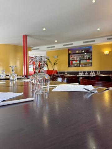 À vendre  Fonds de commerce  Emplacement n°1 face à la gare du Raincy