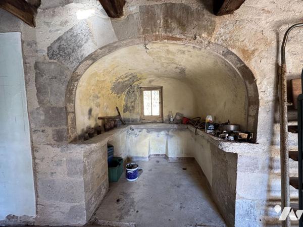 Maison en pierres à restaurer avec jardin -  Livernon