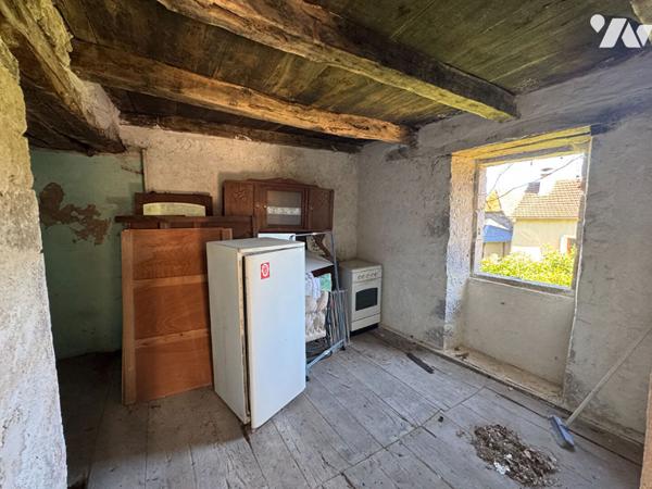 Maison en pierres à restaurer avec jardin -  Livernon