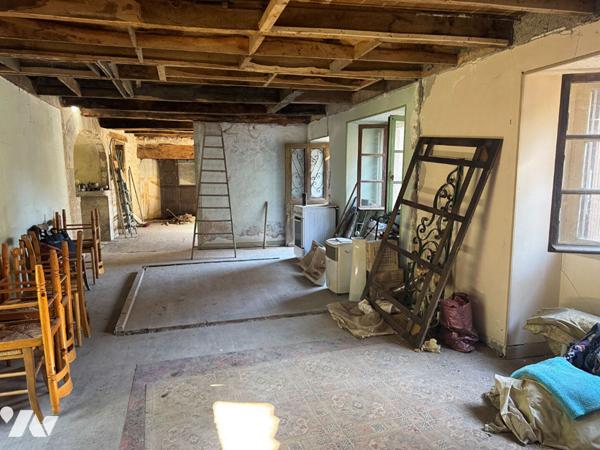 Maison en pierres à restaurer avec jardin -  Livernon