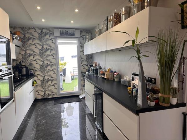 Appartement T4 familial de standing avec terrasse et double garage à Tours