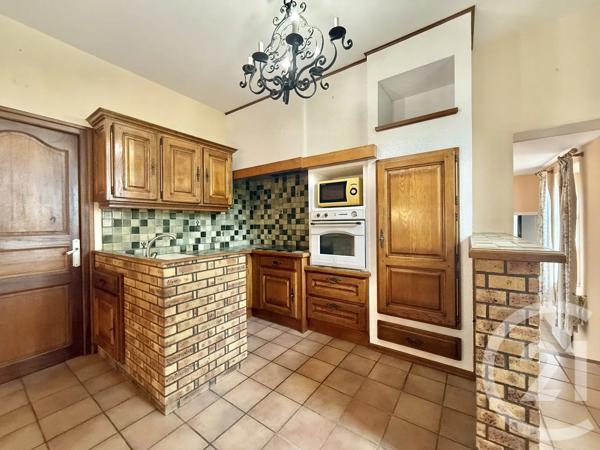 Maison à vendre  6 pièces - 207,57 m 2   YZEURE  - 03