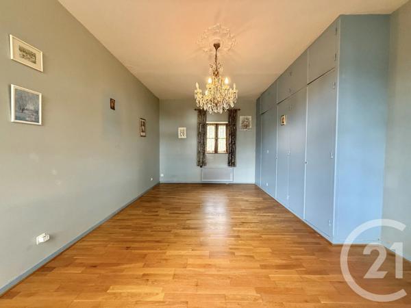Maison à vendre  6 pièces - 207,57 m 2   YZEURE  - 03