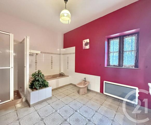 Maison à vendre  6 pièces - 207,57 m 2   YZEURE  - 03