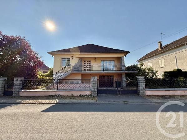 Maison à vendre  6 pièces - 207,57 m 2   YZEURE  - 03